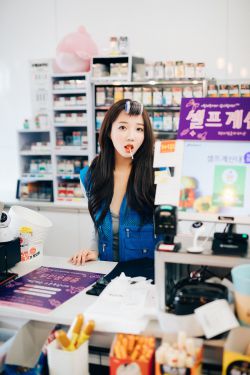 [LOOZY] Yeeun - Convenience store part timer S.Ver